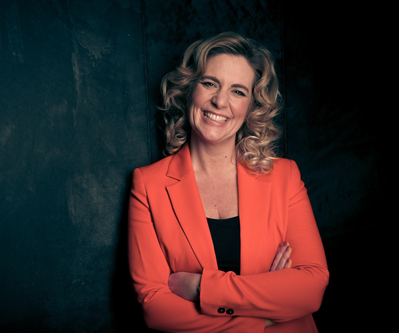 Natascha Enders lächelt freundlich in die Kamera